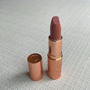 Charlotte Tilbury Matte Revolution Hydrating Lipstick - pillow talk MEDIUM
